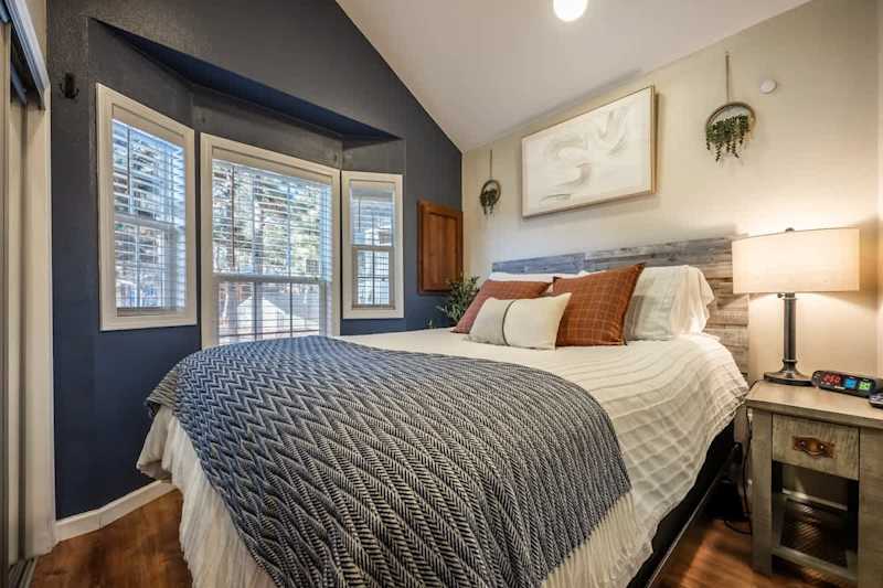 Main bedroom with queen size bed.